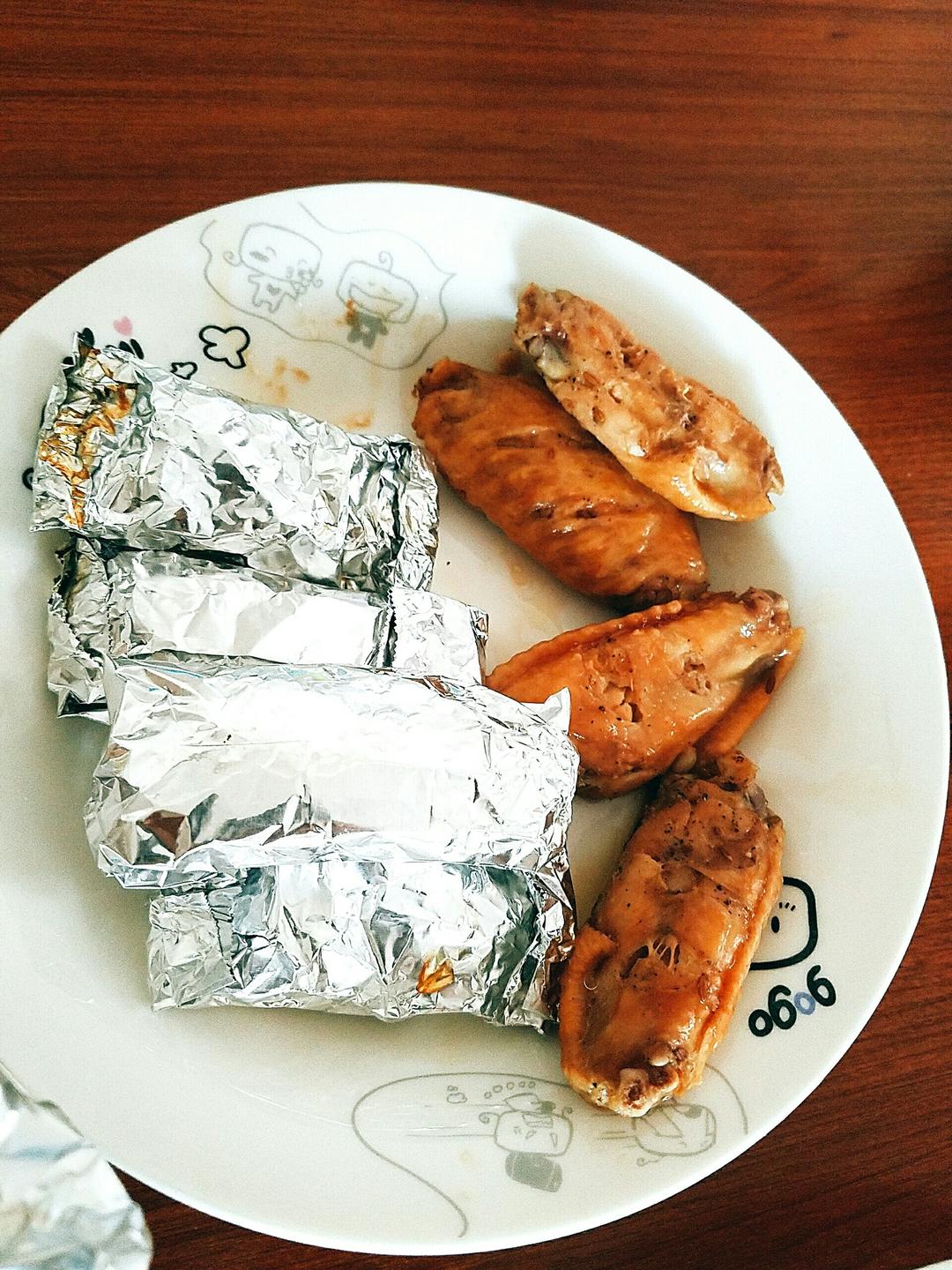 是个厨房小白做的锡纸烤鸡翅
