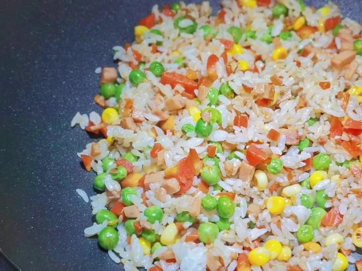 炒四丁（肉丁、豌豆、胡萝卜丁、玉米粒）