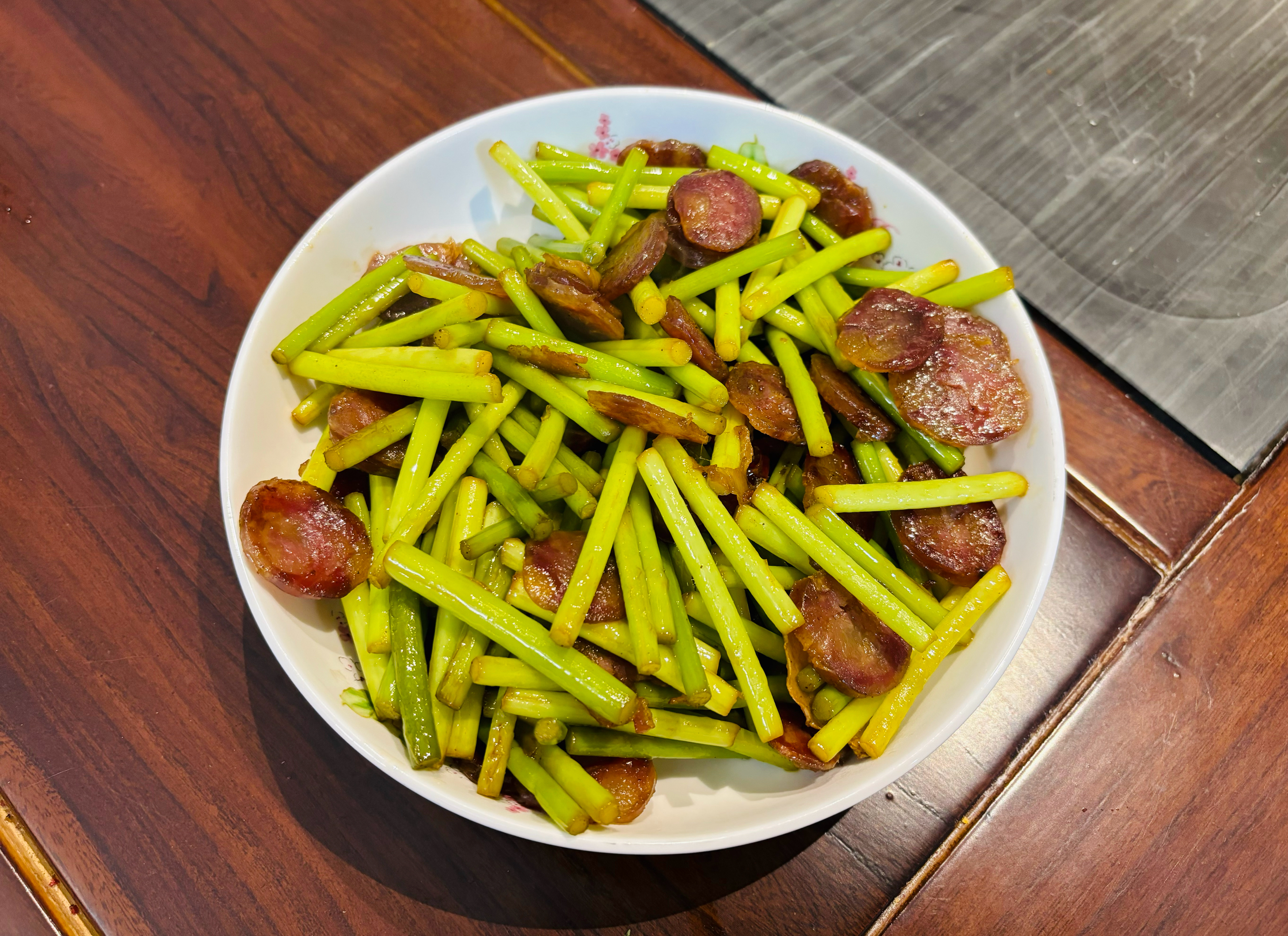 蒜苔炒腊肉、腊肠🥩家常菜的做法