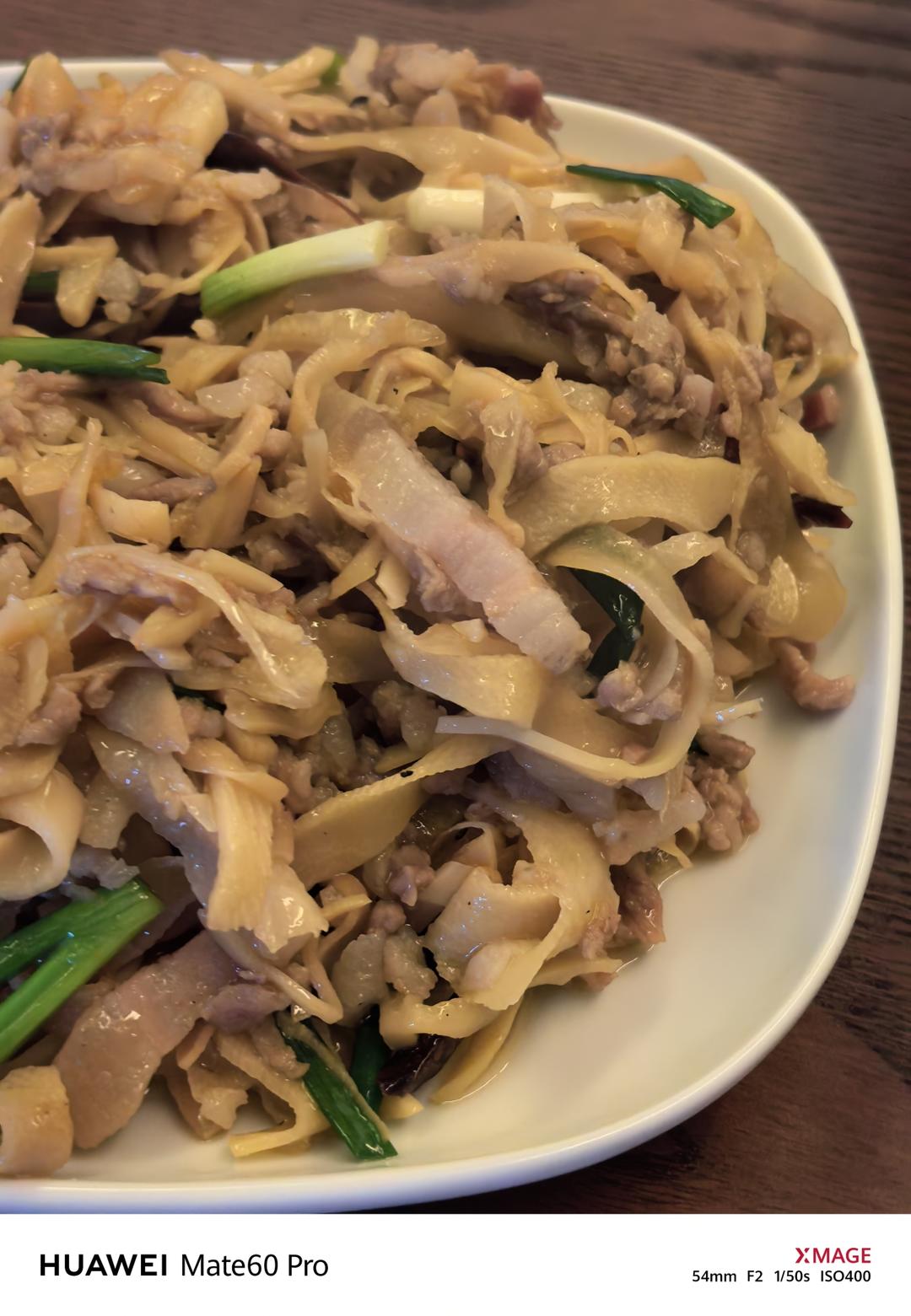 干煸腊肉笋丝