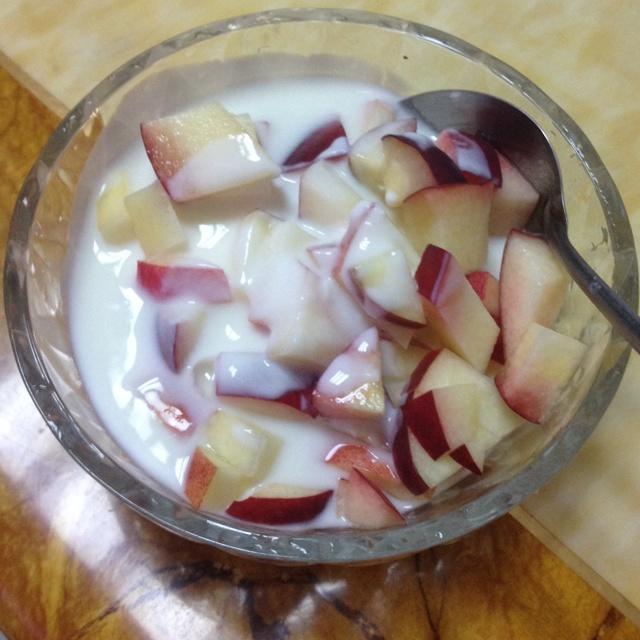 减肥餐水蜜桃酸奶的做法