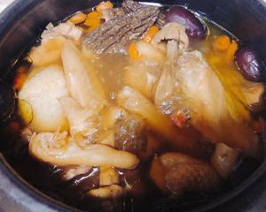 羊肚菌姬松茸炖鸡汤的做法 步骤5