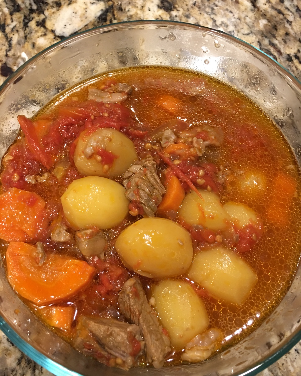 不加一滴水超美味的番茄土豆炖牛肉（懒人菜）