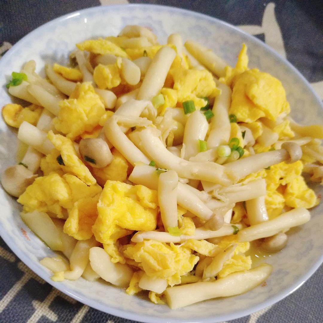 不画眉毛会死做的海鲜菇炒鸡蛋