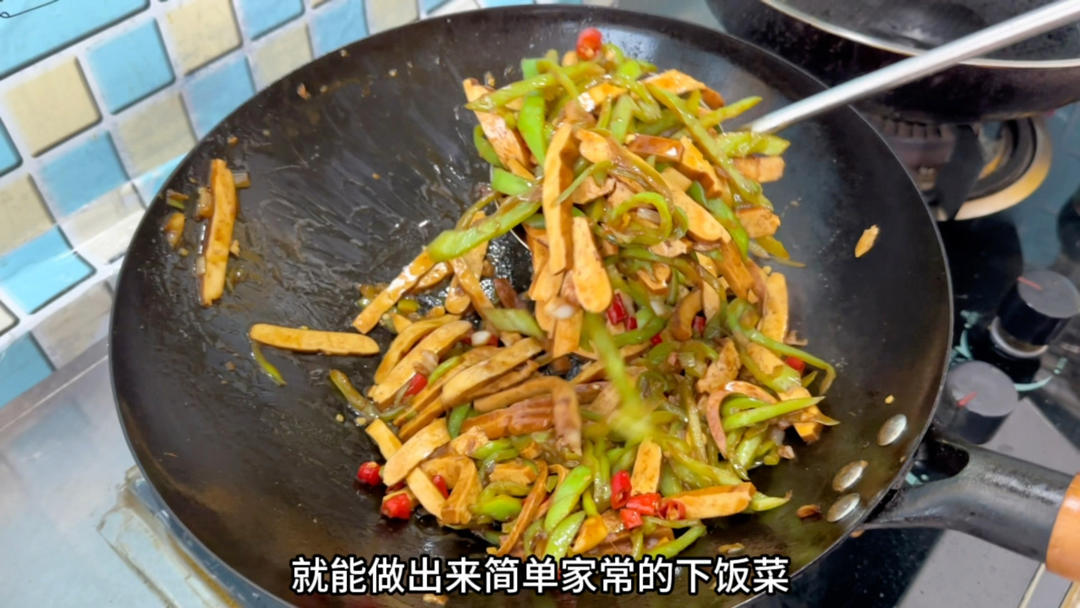 家常下饭菜青椒炒香干