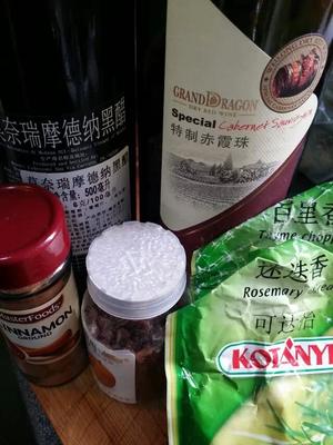 蜂蜜盐津枣红酒焖牛腩的做法 步骤2