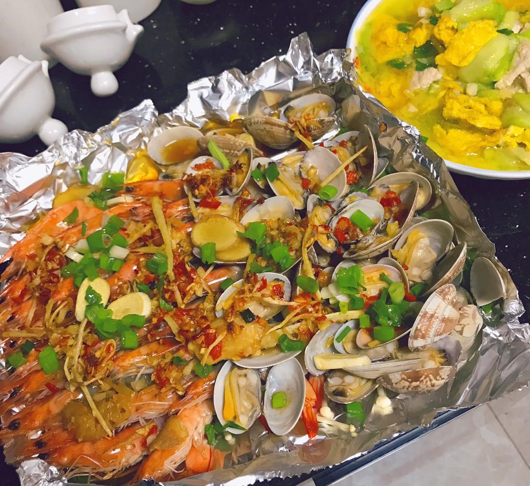 蒜蓉金针菇烤花蛤虾