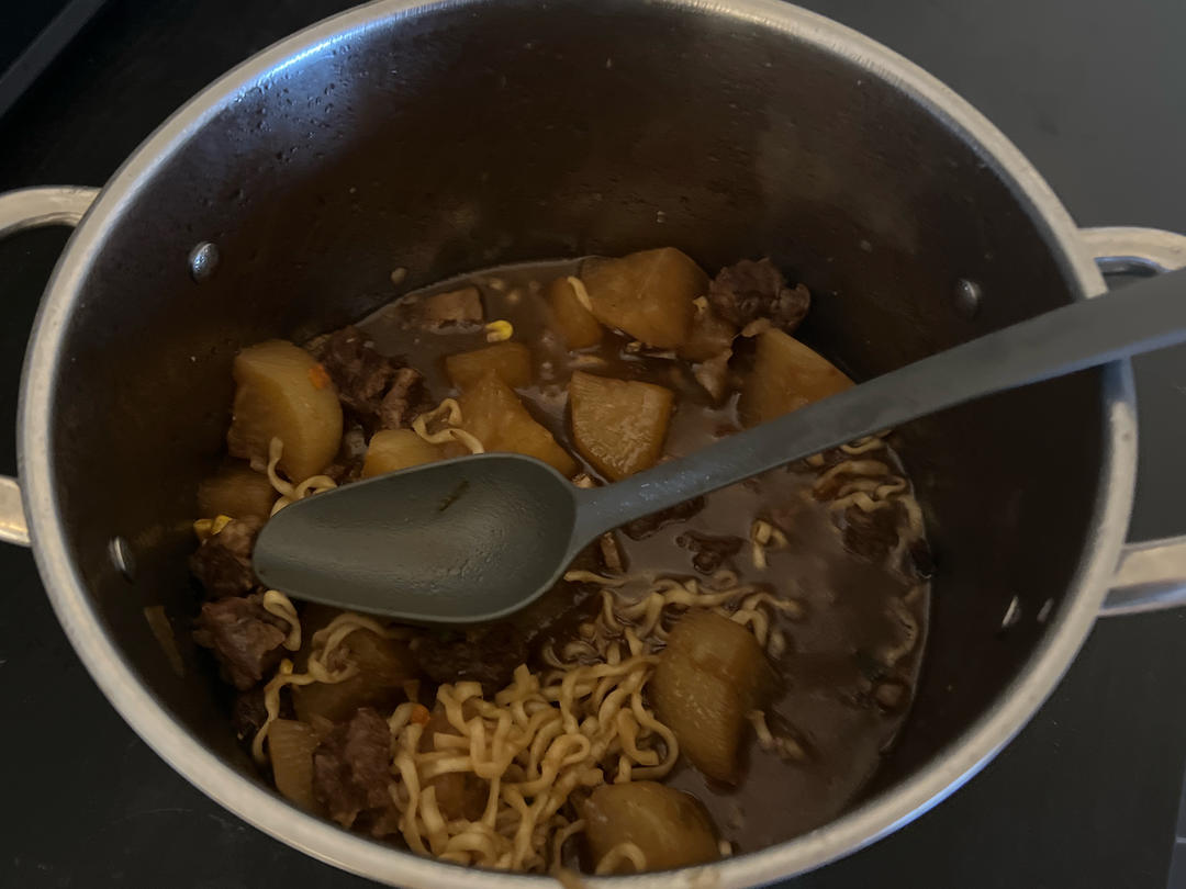萝卜焖牛腩 （好吃得可以摆摊了）