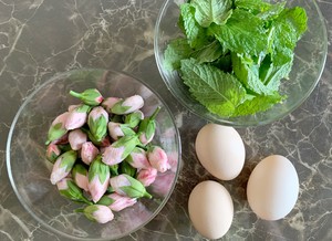 夏日解暑菜单 木槿花薄荷炒蛋的做法步骤图 爱的小食光 下厨房 夏日解暑菜单 木槿花薄荷炒蛋的做法步骤图 爱的小食光 下厨房
