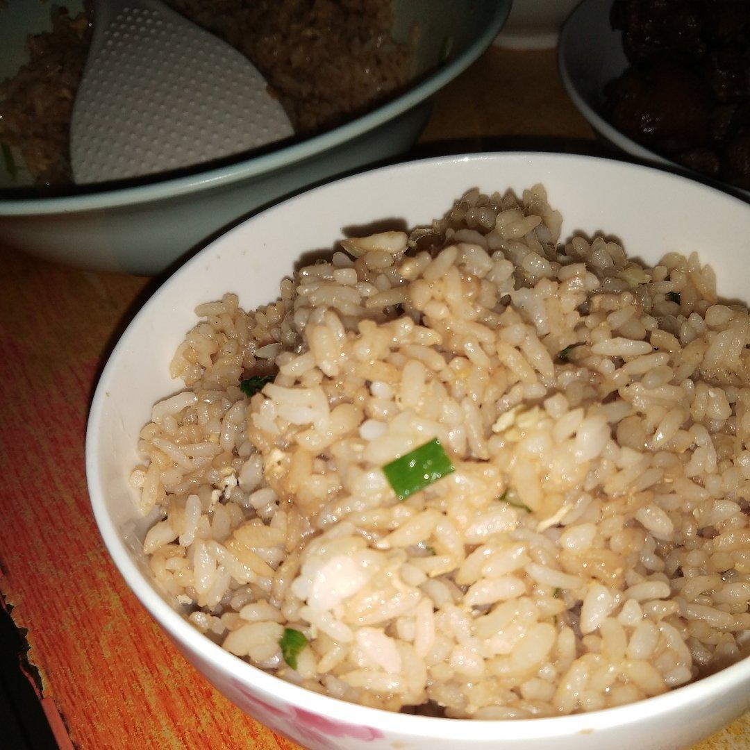 蒜香酱油炒饭