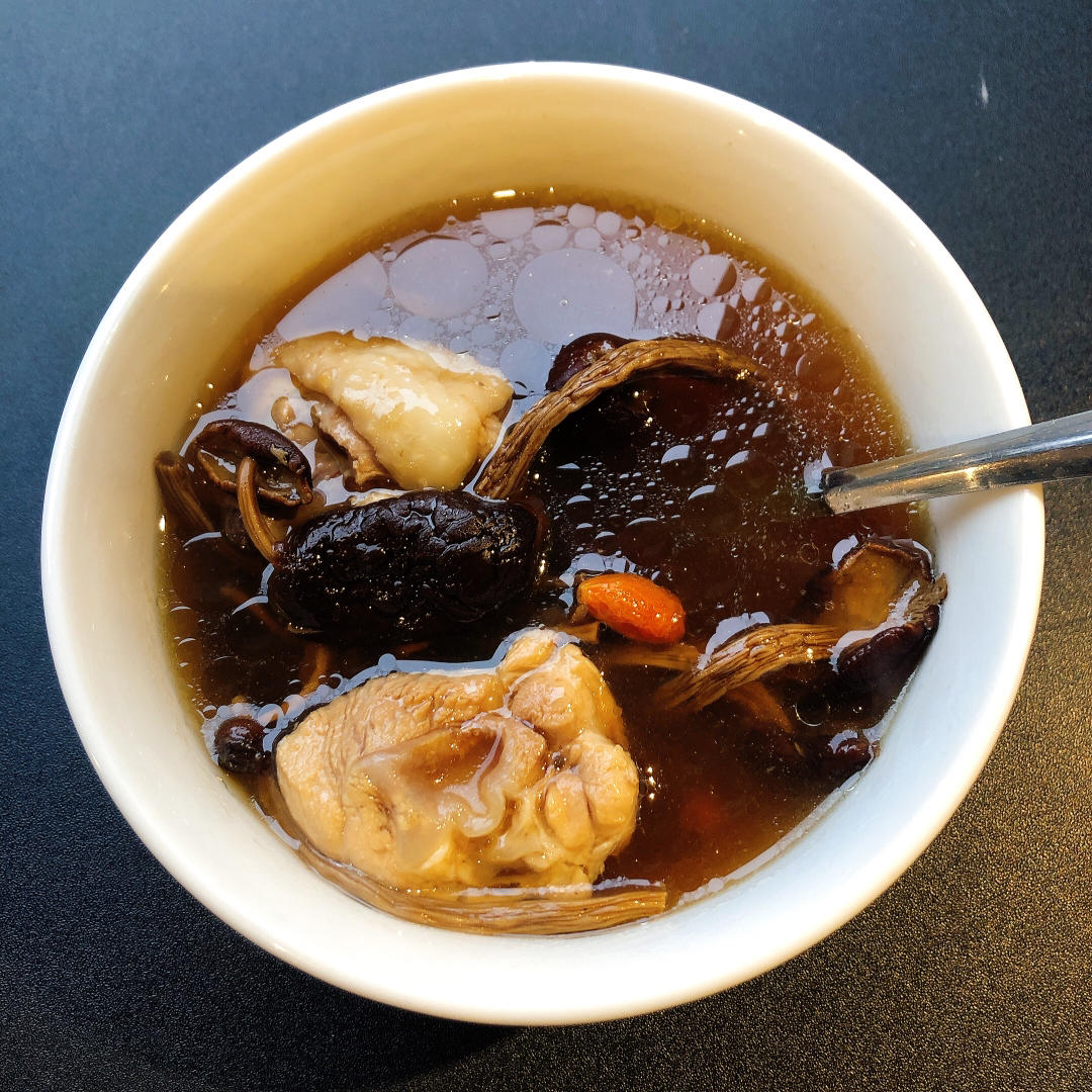 茶树菇煲鸡汤