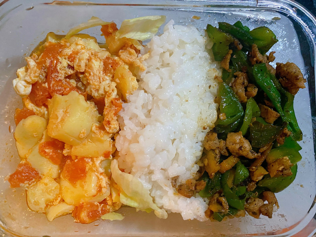 上班族午餐-番茄滑蛋玉子豆腐+辣椒炒肉