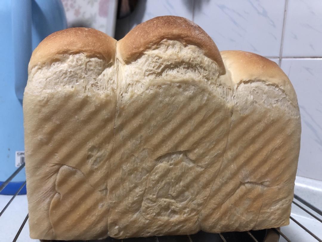 温润松软的山形吐司-《割口发烧友的面包》