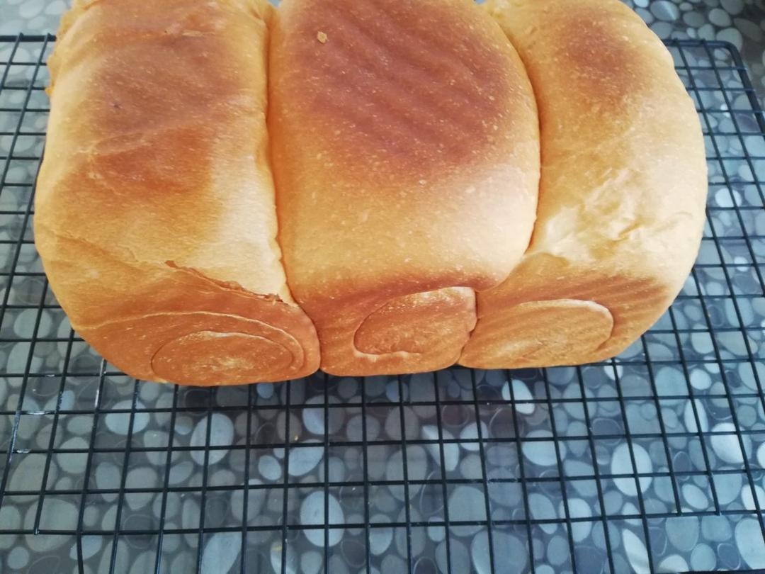 吐司整形—详解吐司一次擀卷和二次擀卷