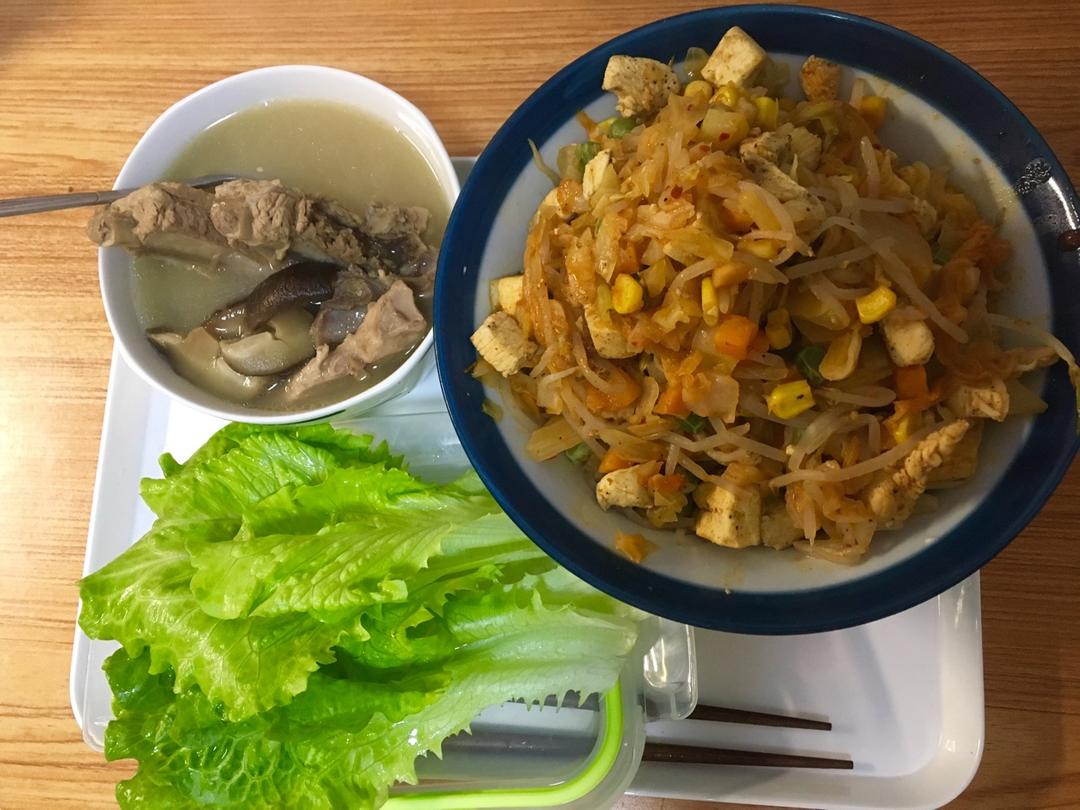 菜包单锅辣白菜玉米鸡肉饭【健康一锅端】