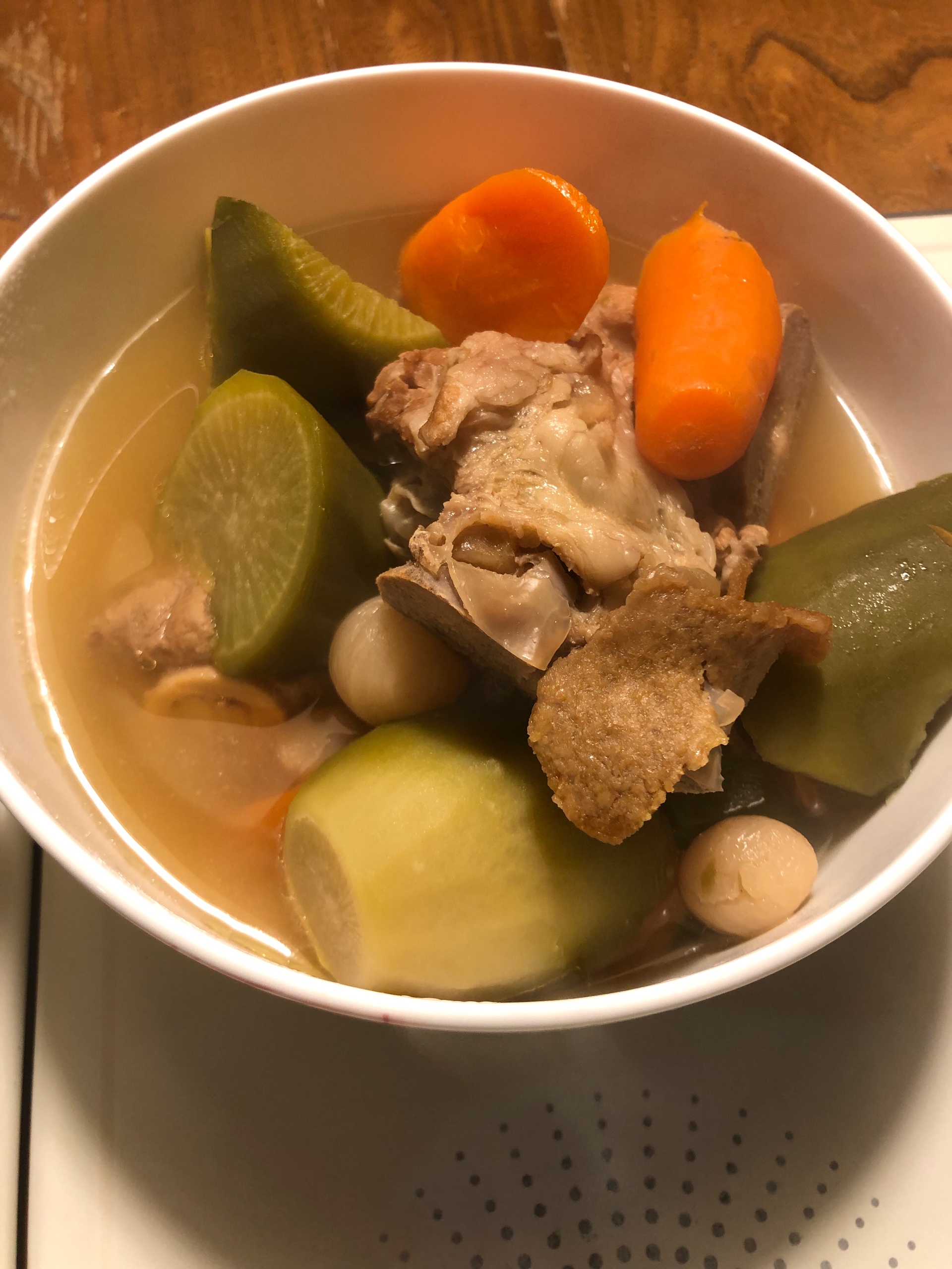 广东煲汤 - 青红萝卜猪骨汤