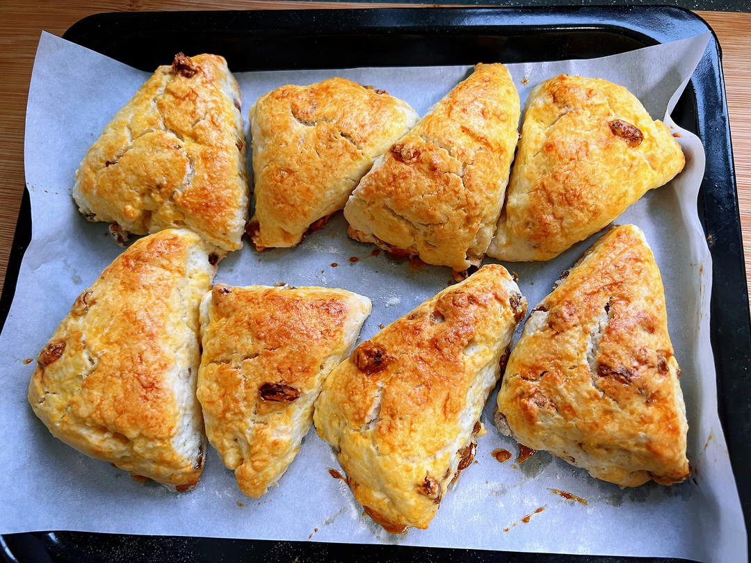 消耗淡奶油的司康