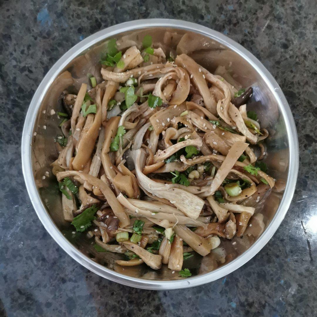 比肉还好吃的【手撕凉拌杏鲍菇】，上桌扫光光