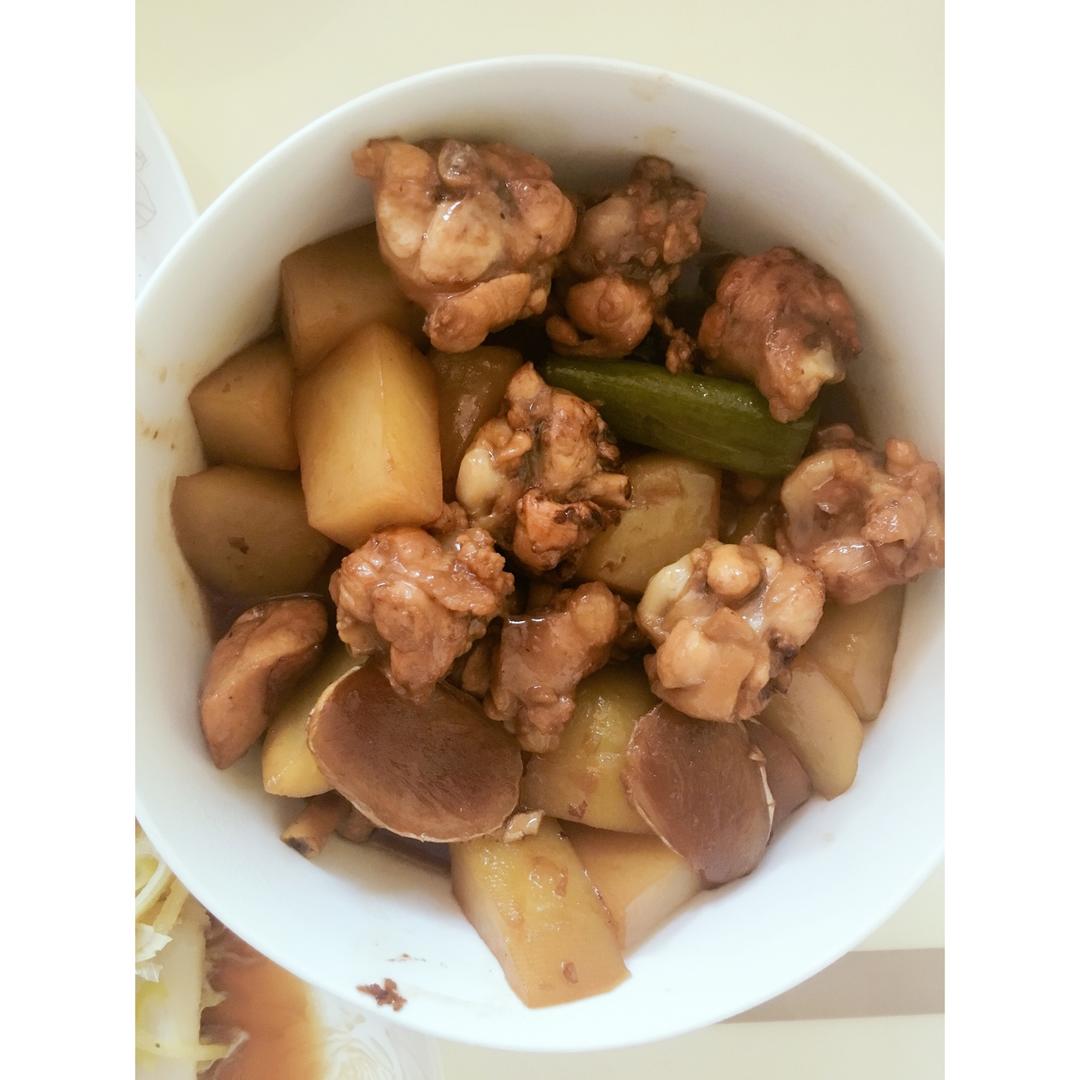 土豆炖翅根