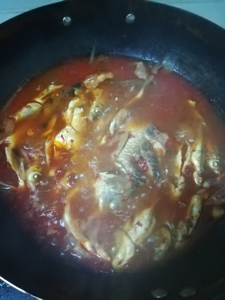 铁锅炖杂鱼的做法