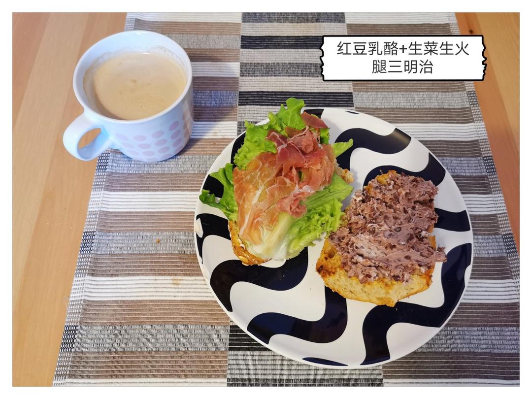 芝麻菜生火腿奶酪三明治