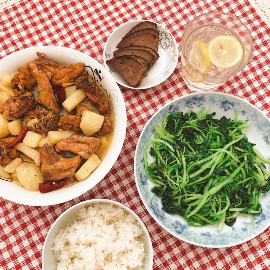 土豆炖鸡块