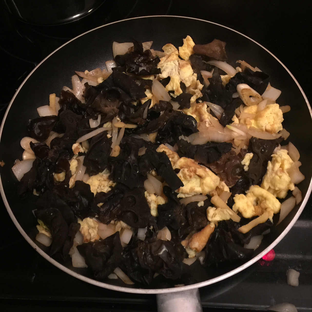 洋葱木耳炒土鸡蛋
