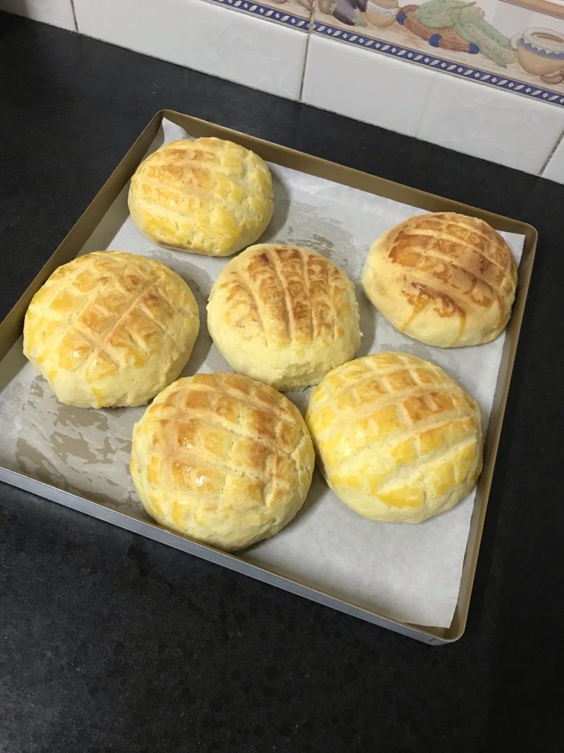 好吃到炸裂的港式菠萝包（附带制作酥皮的小视频）