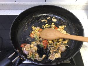 『2人食』虾，鱿鱼与番茄意大利面的做法 步骤5