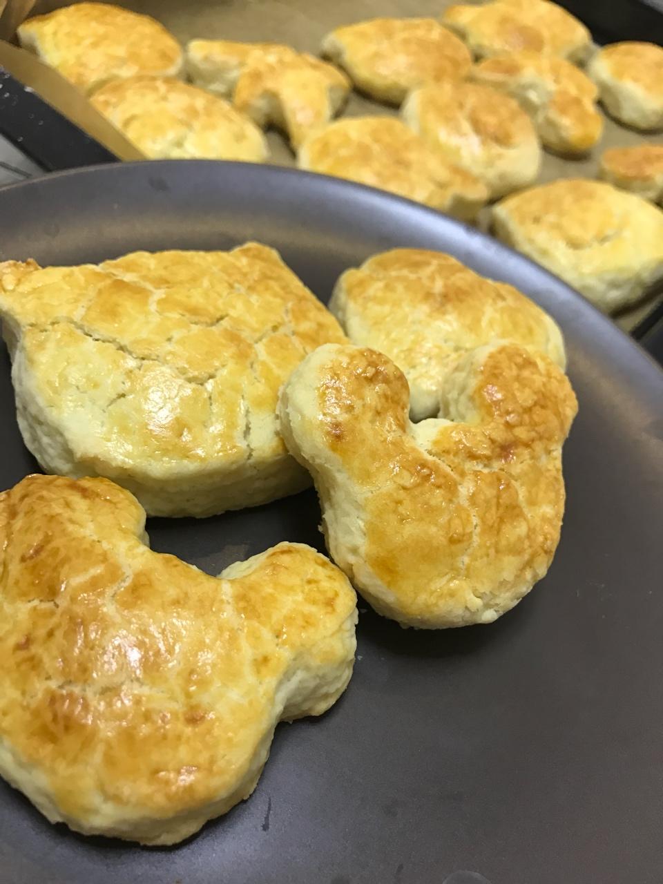 【视频】3分钟 奶油司康Scone(可能是世界上最快手的司康) 消耗淡奶油～