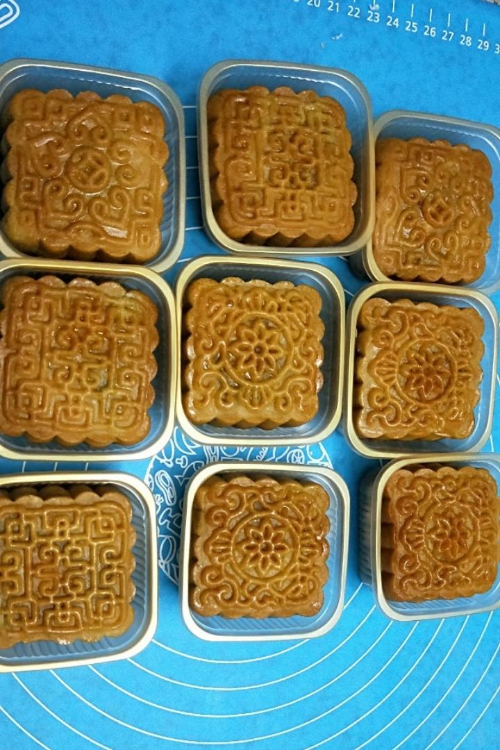 广式月饼——蛋黄莲蓉月饼