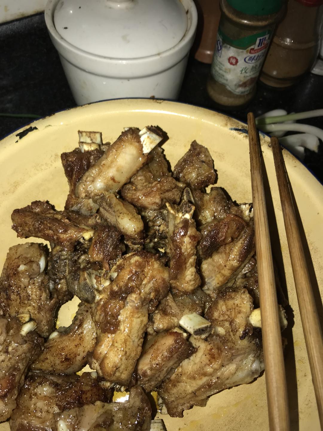 干锅香辣虾拼排骨的做法 步骤2