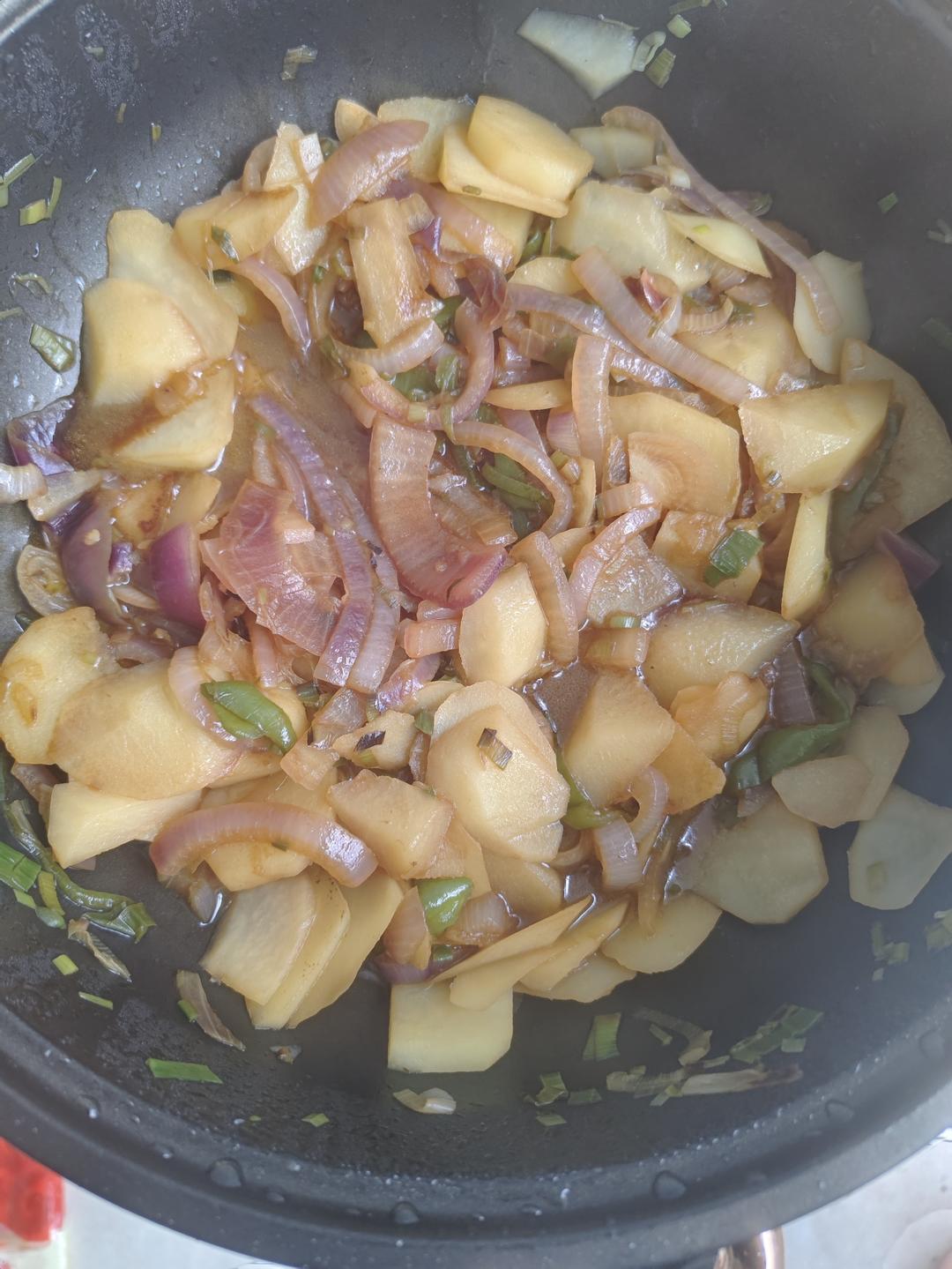 土豆炒洋葱