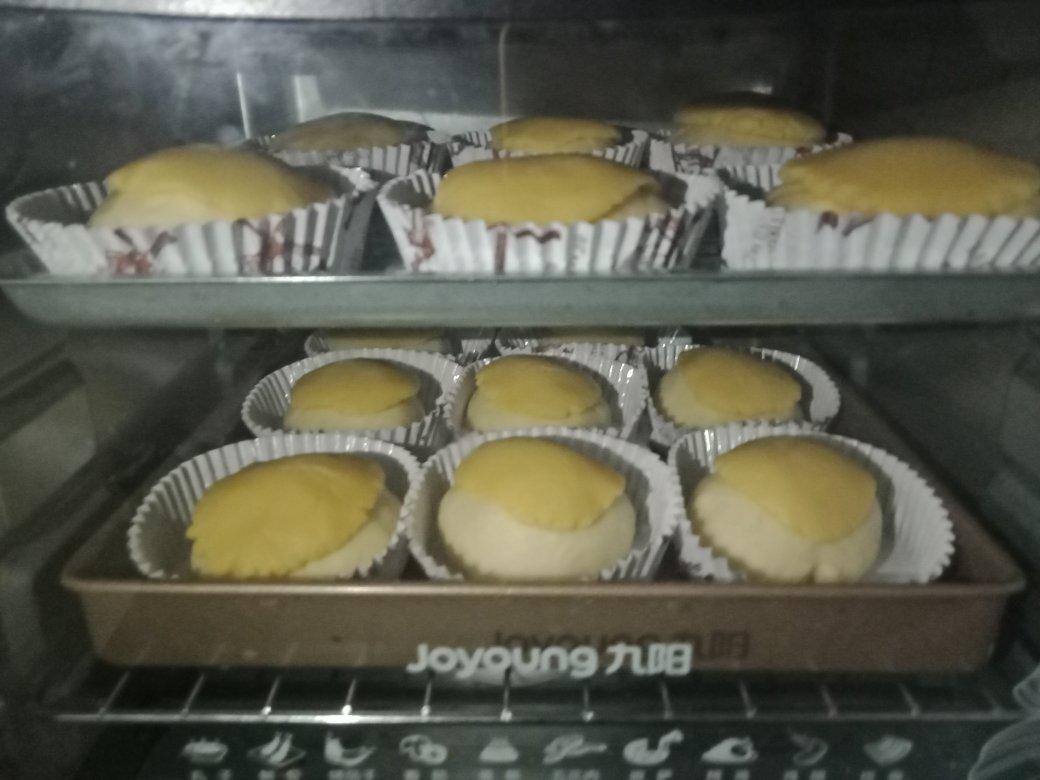 好吃到炸裂的港式菠萝包（附带制作酥皮的小视频）