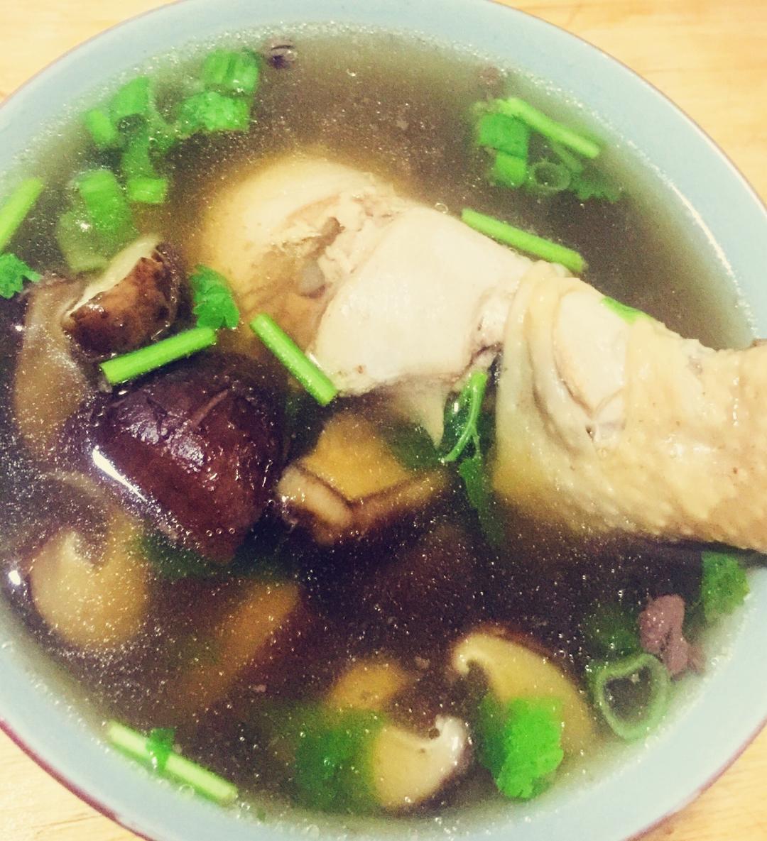 香菇炖鸡汤