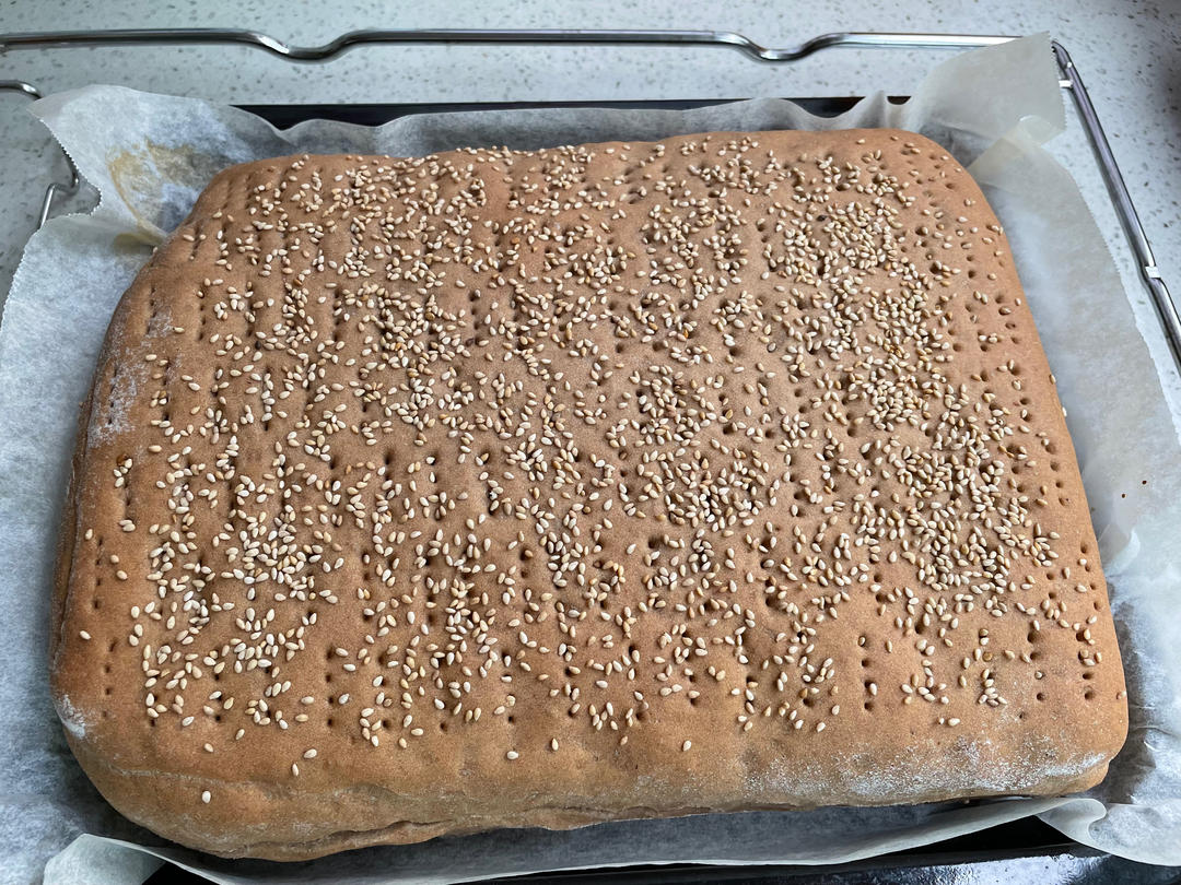 外脆内软 劲道有嚼劲的——芝麻锅饼／锅盔