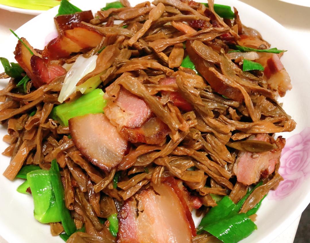 卜豆角炒腊肉的做法