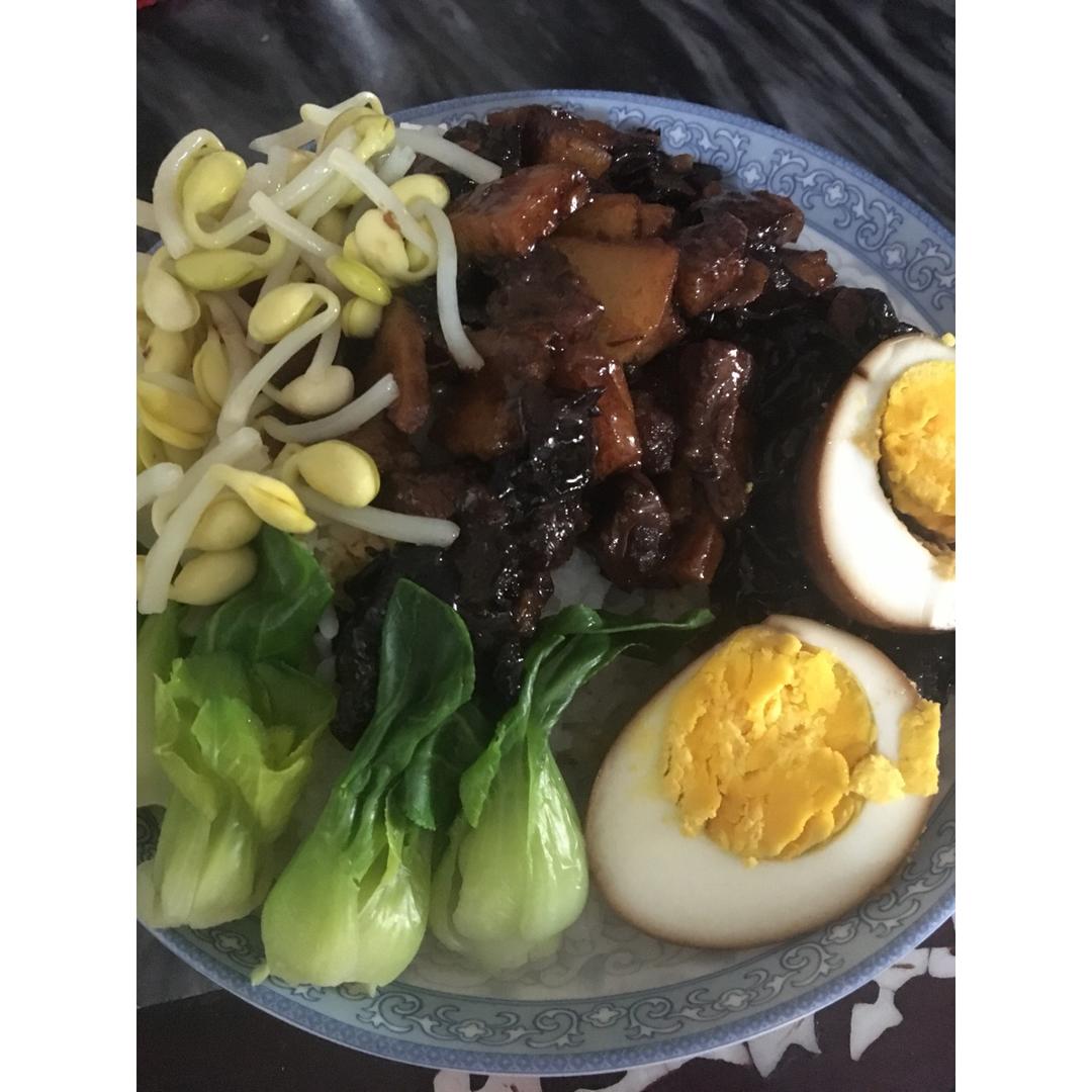 洋葱酥卤肉饭