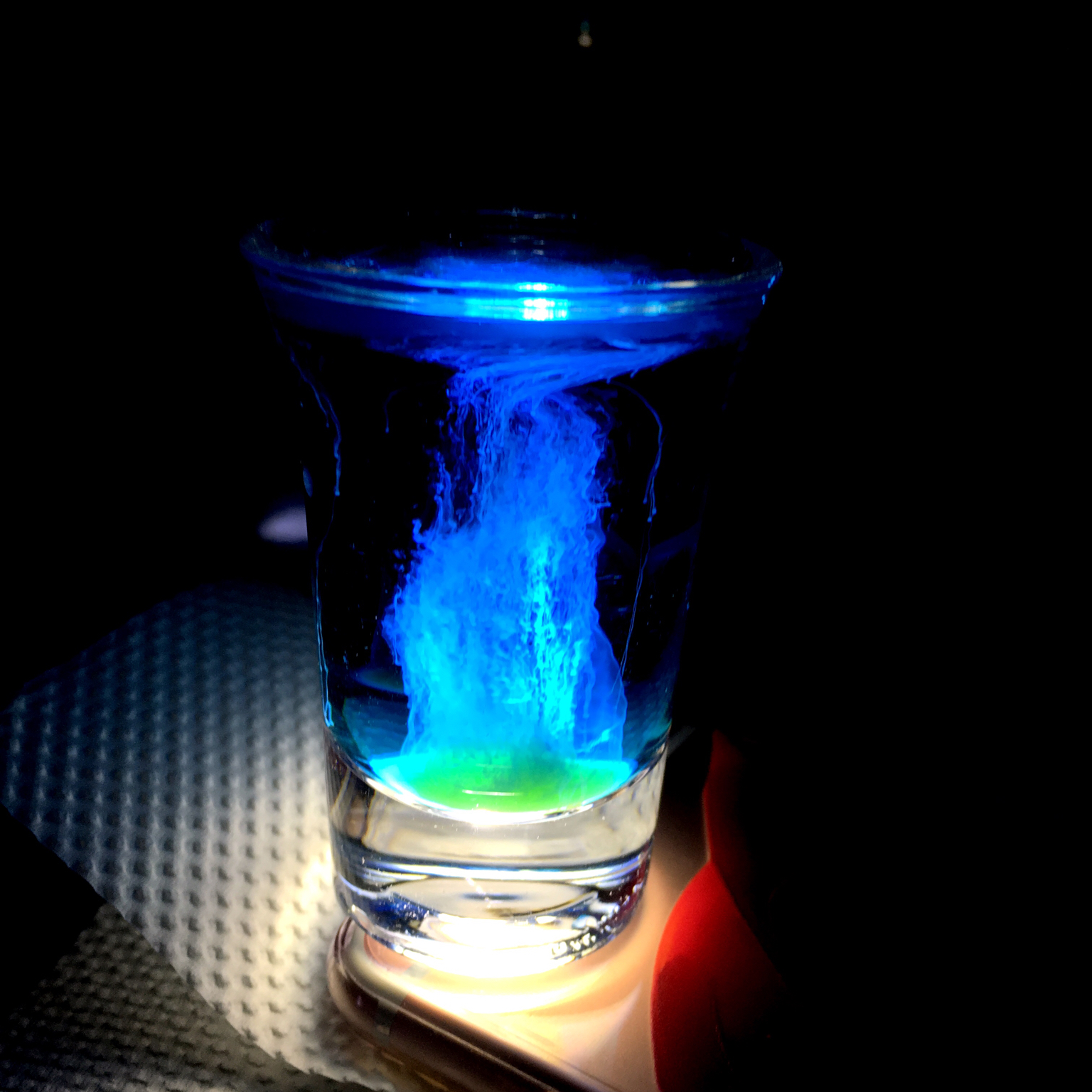 幸福小呆逼做的鸡尾酒水母