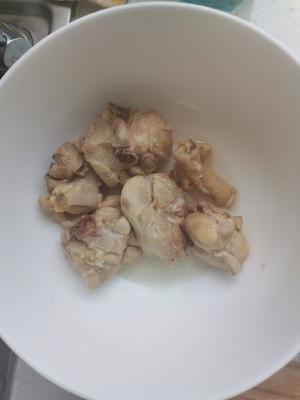 土豆炖鸡肉(焖鸡）的做法 步骤3