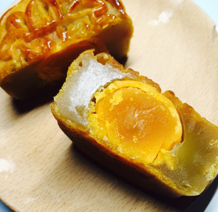广式月饼——蛋黄莲蓉月饼