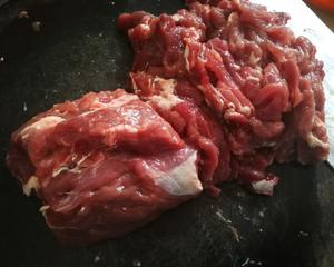 孜然洋葱炒羊肉的做法 步骤1