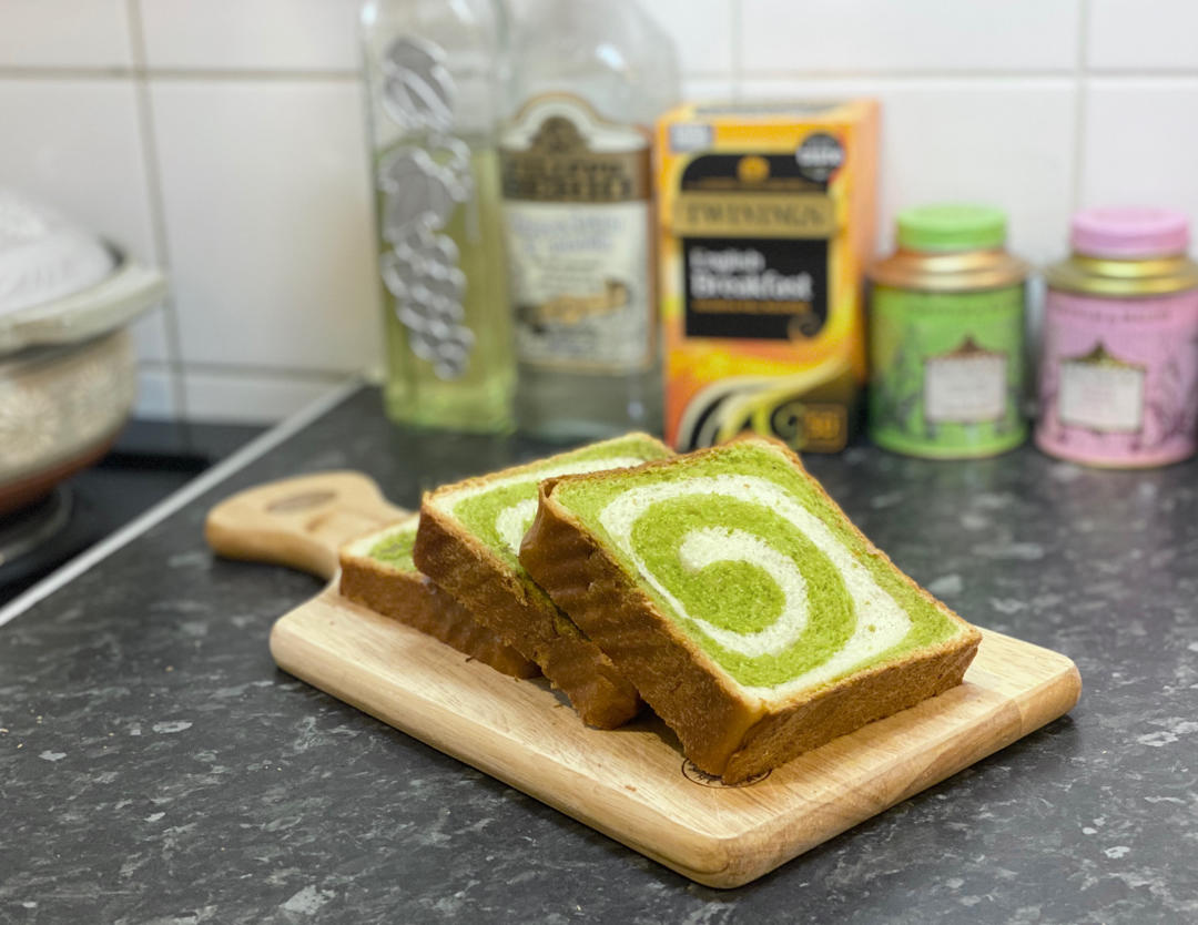 清香柔软的抹茶红豆吐司