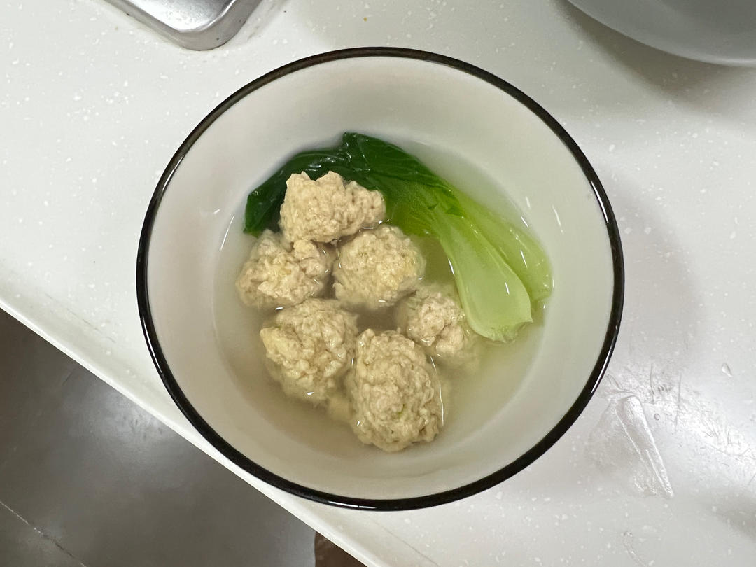 老人孩子都爱的肉丸青菜汤