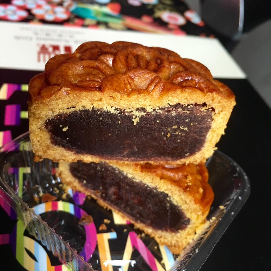 广式月饼—蛋黄莲蓉月饼