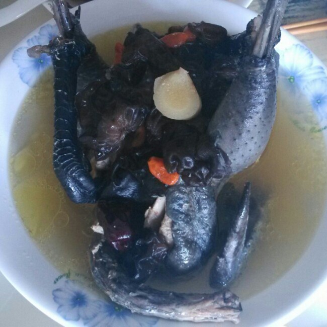 枸杞红枣乌鸡汤