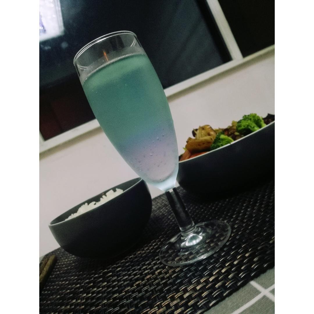 一棵瓜菜做的八号当铺鸡尾酒