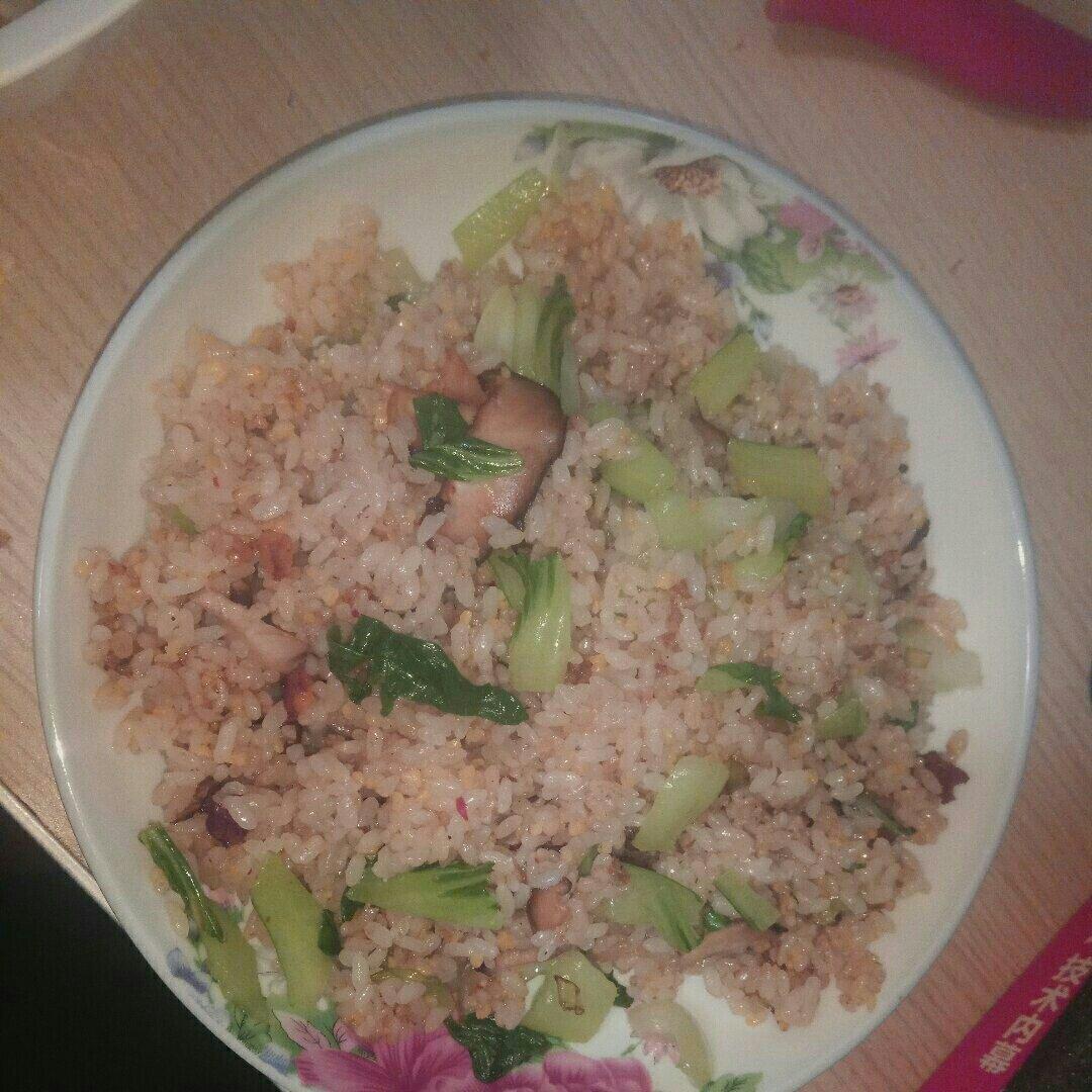 腊肠香菇青菜炒饭
