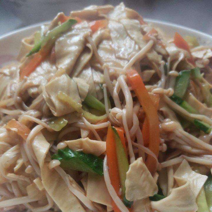 巧克力月亮做的素金针菇烧豆皮