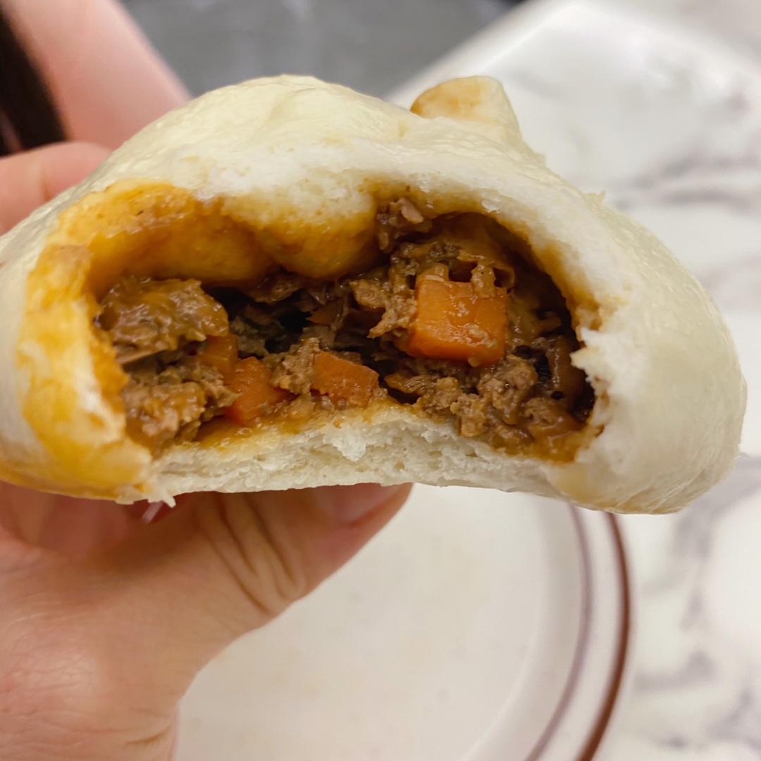 鲜美多汁的洋葱牛肉包子